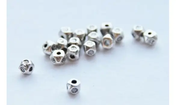 Cubes 4mm (x10)