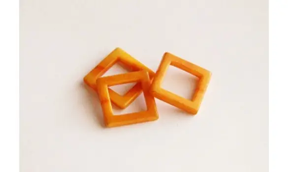 Carré évidé Jaune